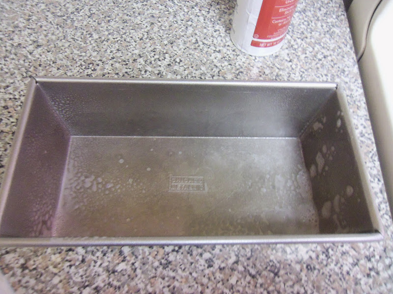 Preheat oven to 350°F (175°C). Grease a large loaf pan and set aside